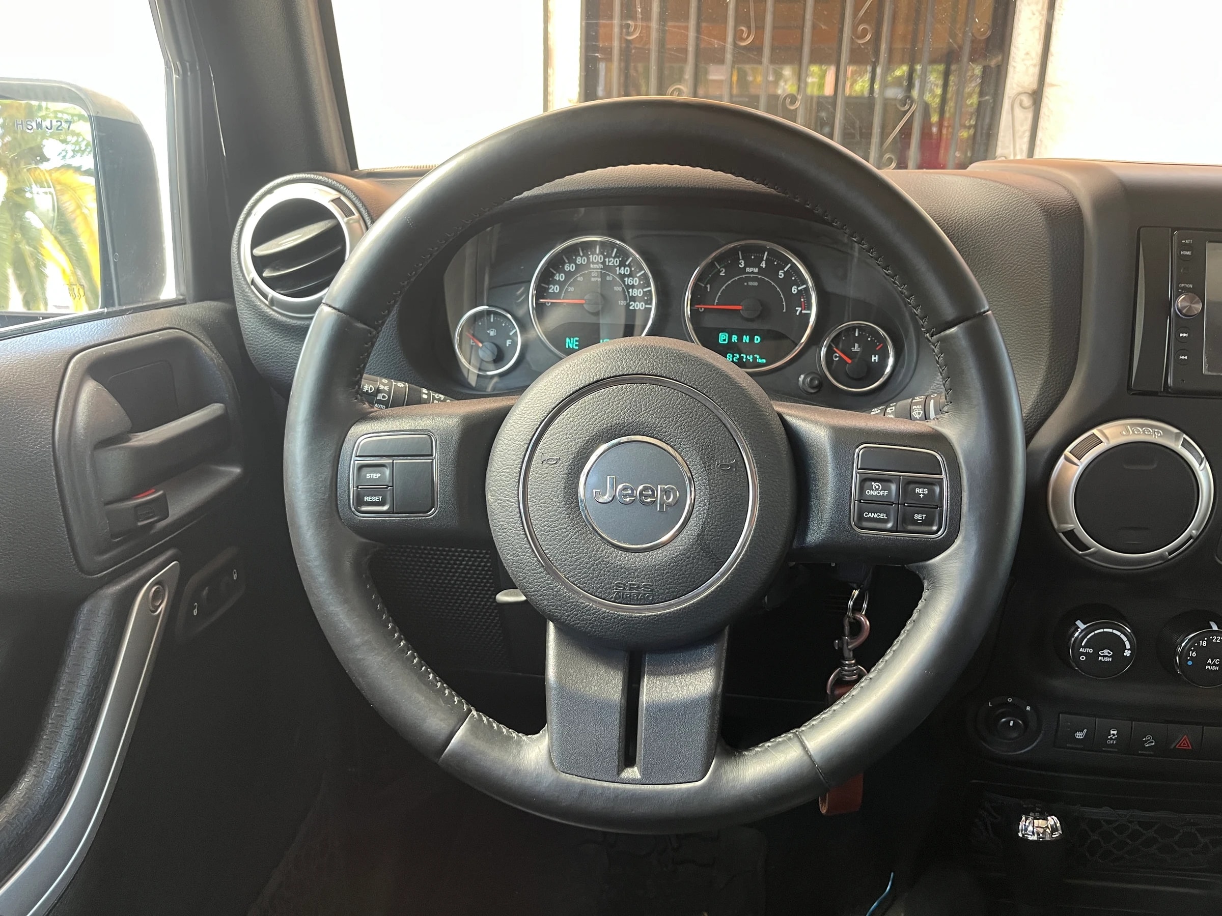 Jeep Wrangler Sahara - 14